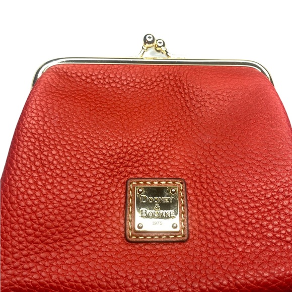 Dooney and Bourke red kisslock excellent condition - Picture 3 of 6